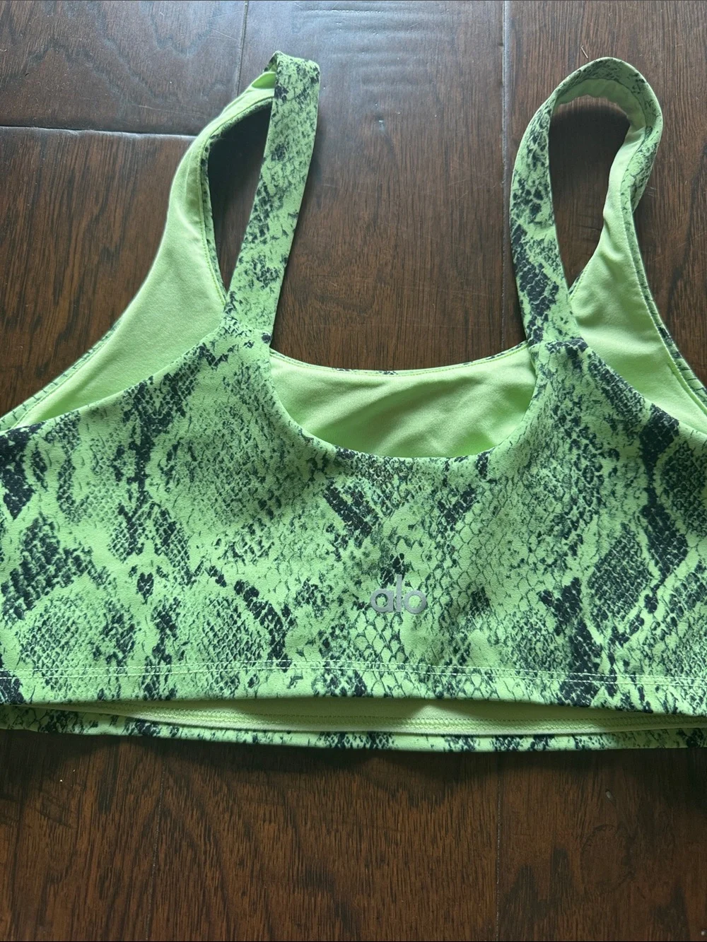 Alo Yoga Green Snake-Print Activewear Set - Sports Bra & Leggings